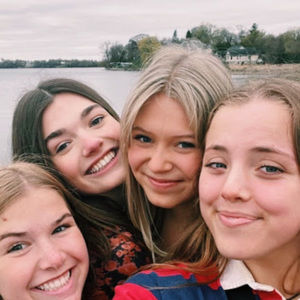 Meet your Posher, Phoebe